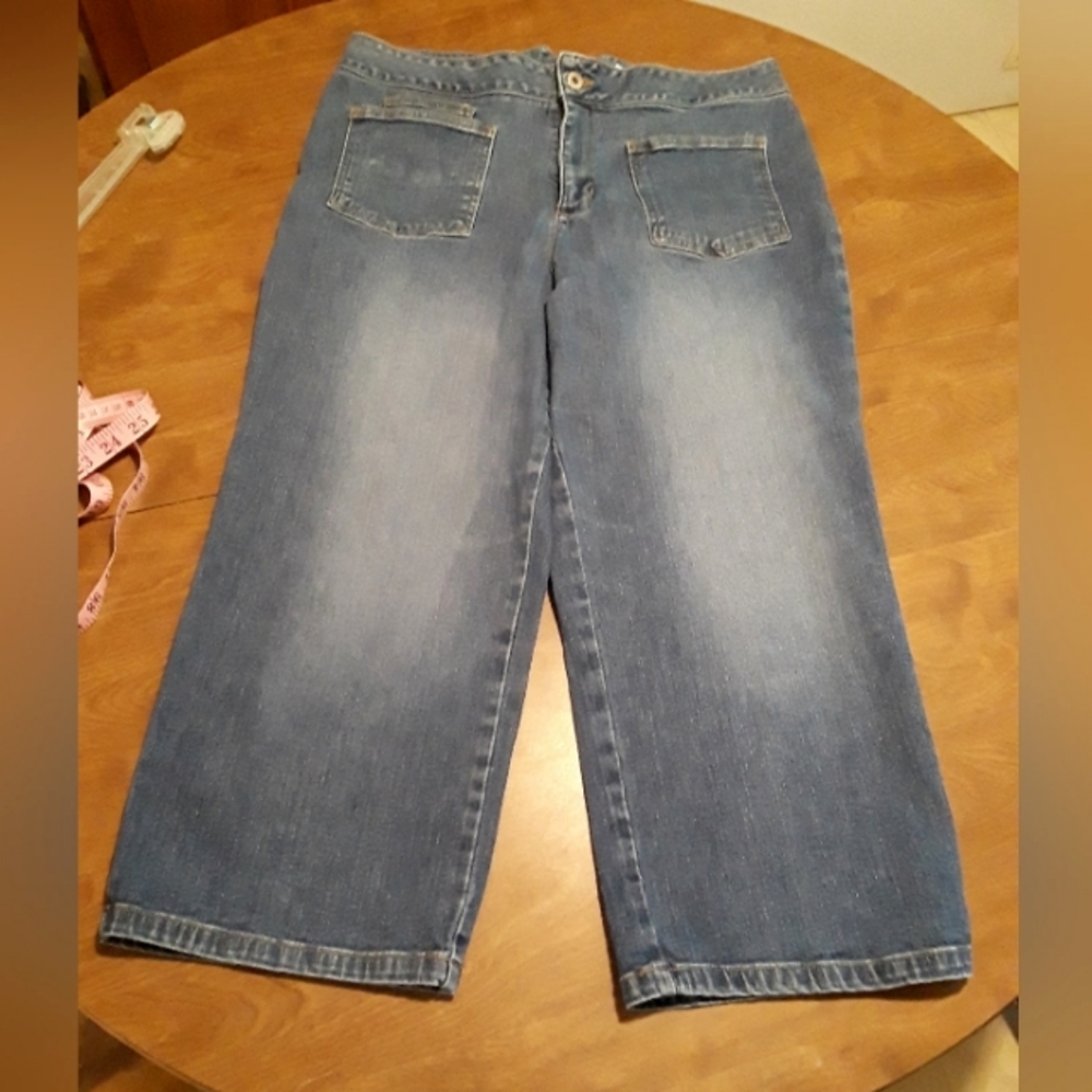 Carolina Blues Women's Stretch Capri Jean's Size 12